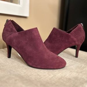 Bandolino Purple Suede-like Ankle Booties size 10